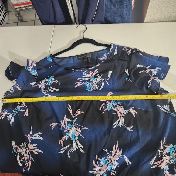 Lane Bryant Womens Navy Floral Short Sleeve Blouse Size 18 Polyester Lightweight - Picture 11 of 16